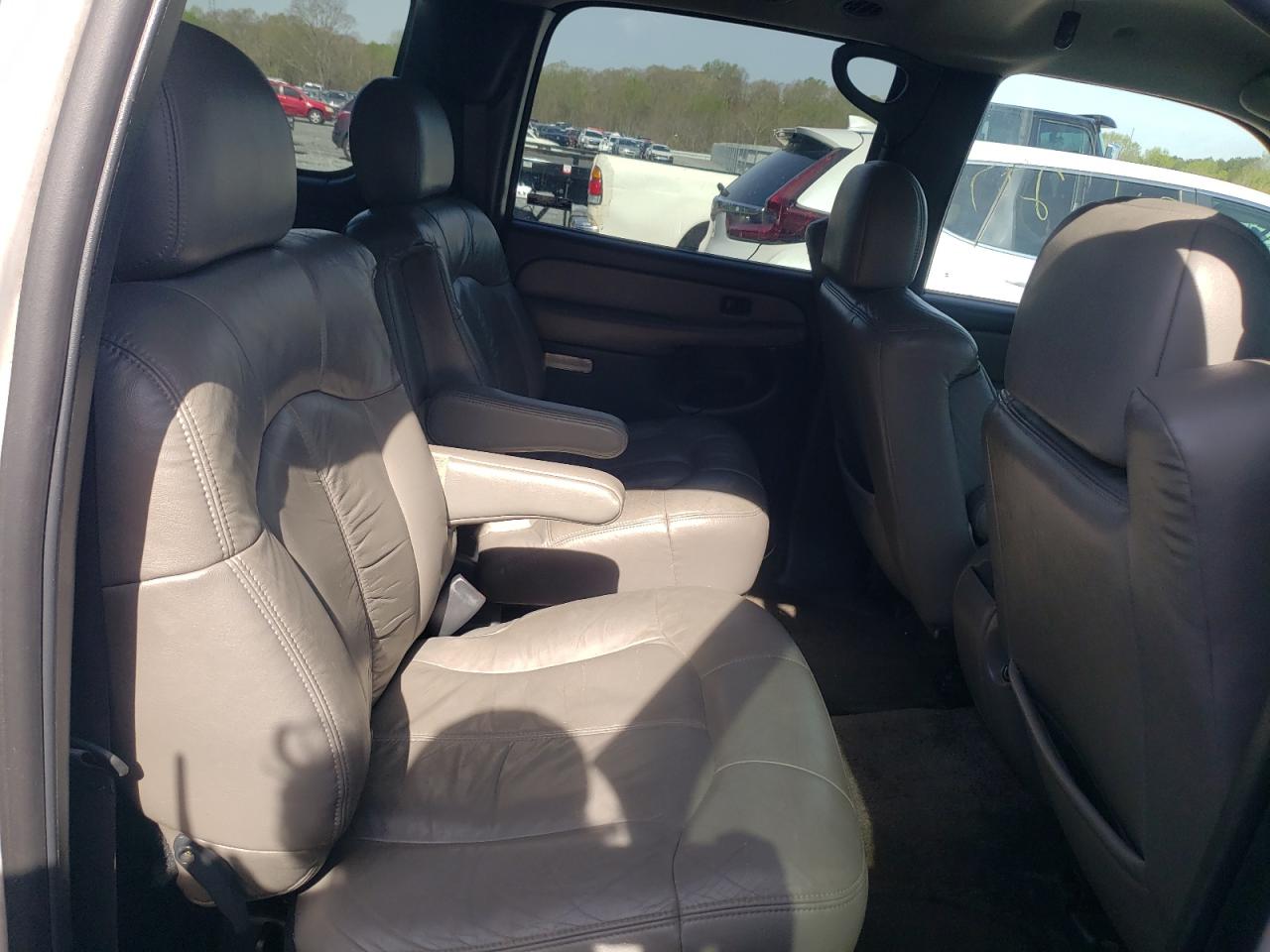Photo 6 from auction – 2002 CHEVROLET SUBURBAN K with VIN 3GNFK16Z02G231390