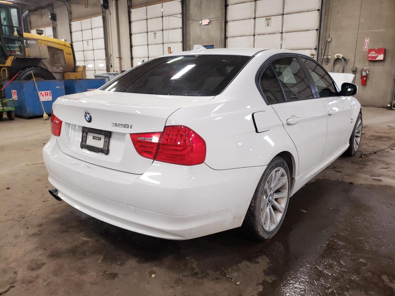 Photo 4 from auction – 2011 BMW 328 XI with VIN WBAPK7C53BF087754