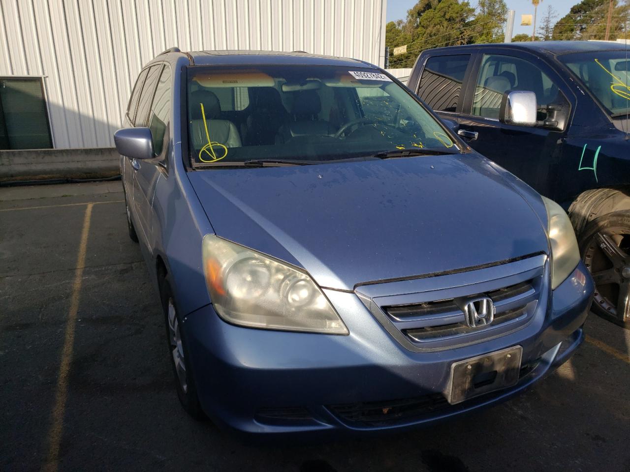 HONDA ODYSSEY EX 2005 with VIN 5FNRL38785B072932 - Photo from auction