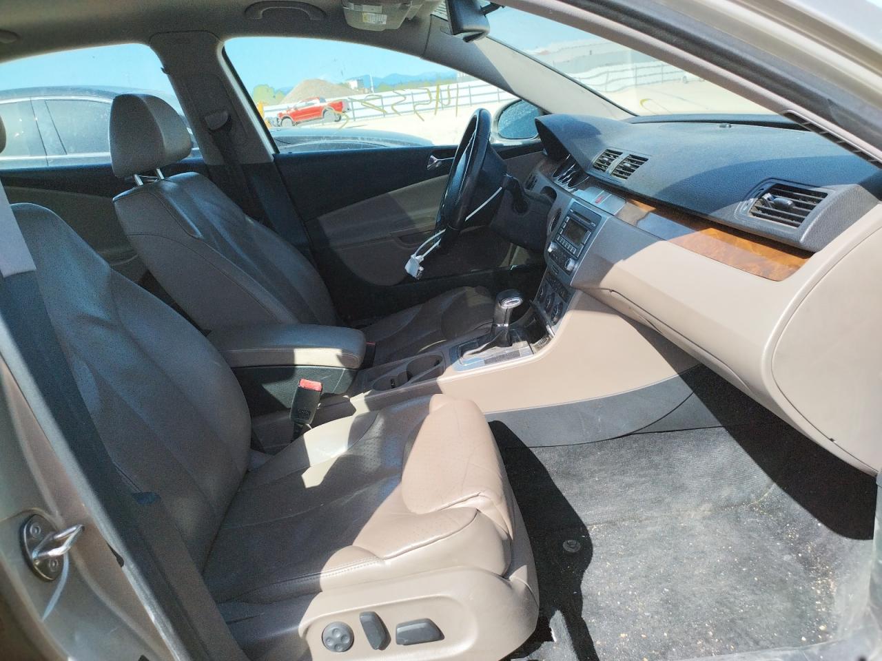 Photo 5 from auction – 2007 VOLKSWAGEN PASSAT 2.0 with VIN WVWEK73C37P006830