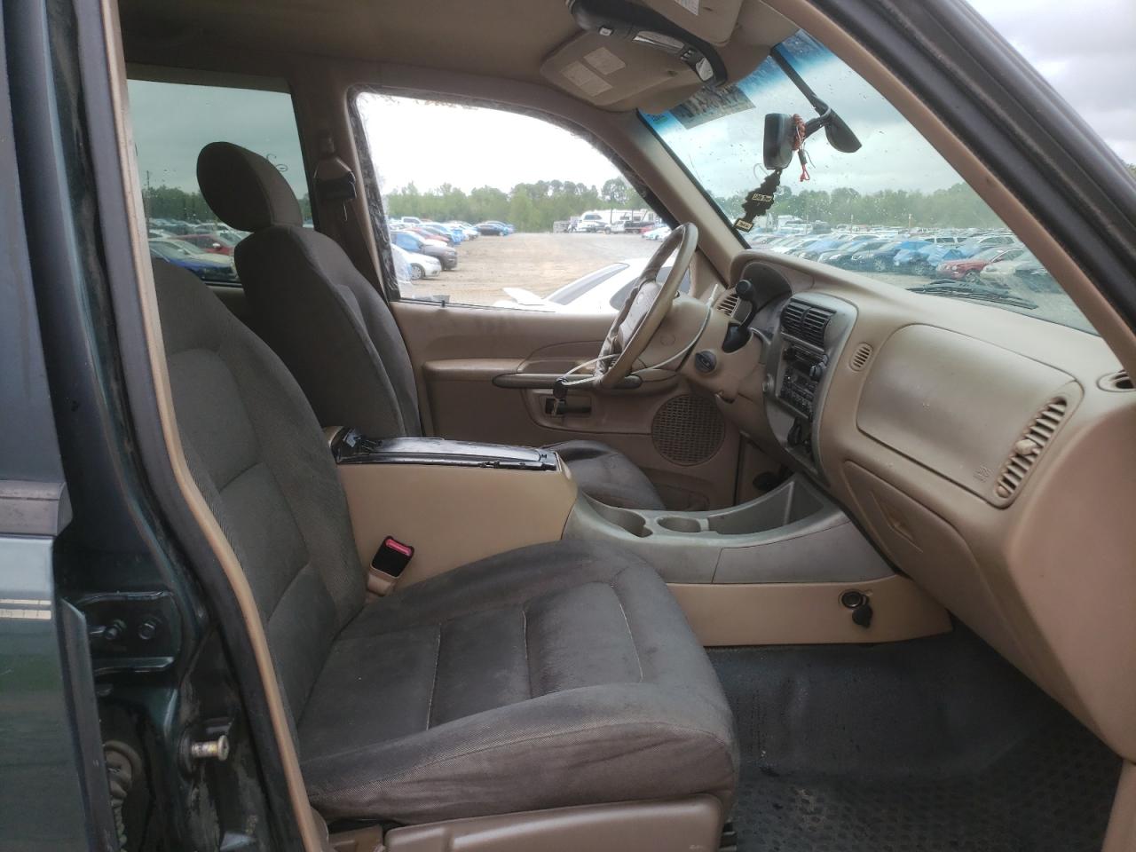 Photo 5 from auction – 2002 FORD EXPLORER S with VIN 1FMZU67E52UD73476