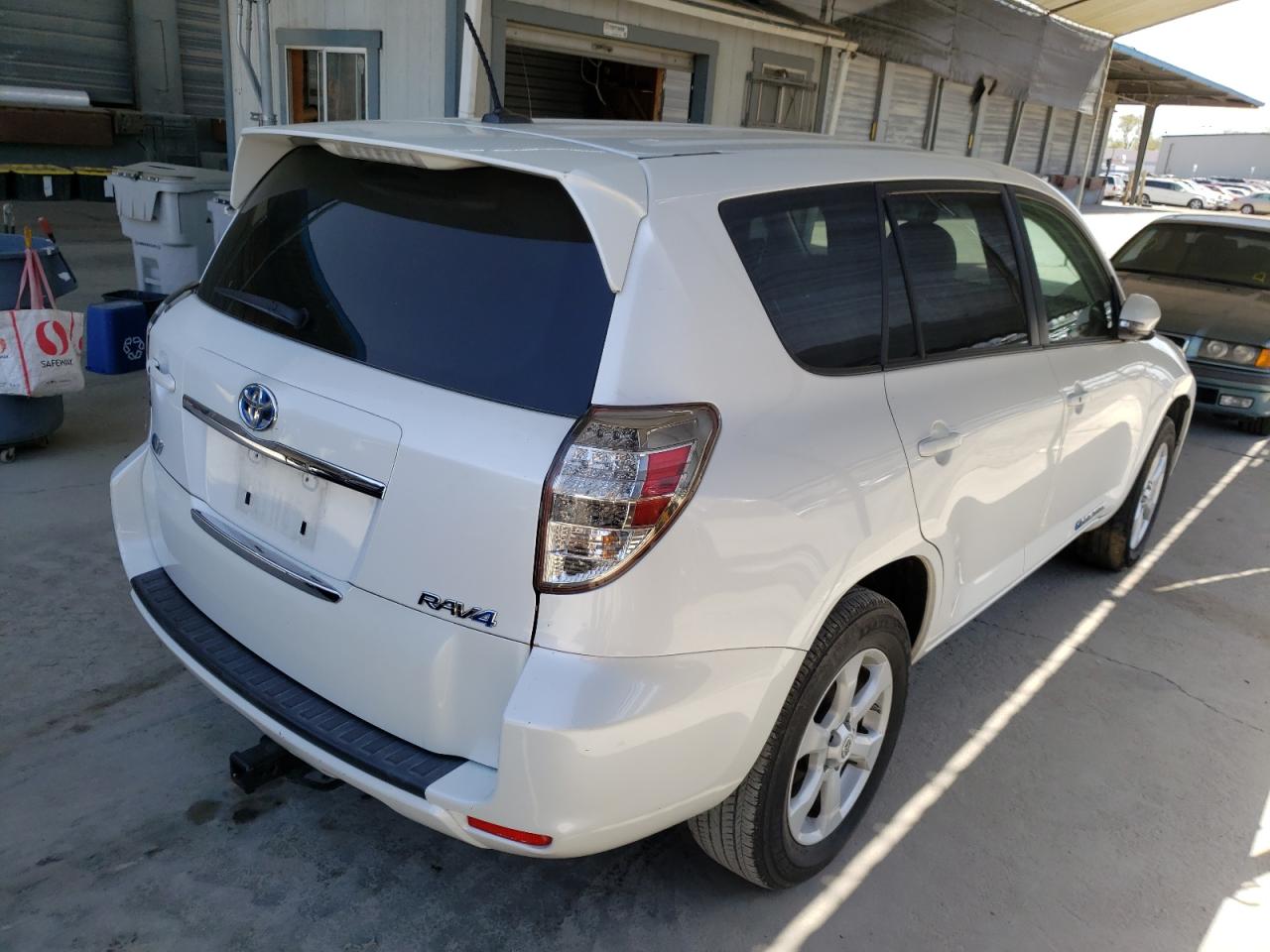 Photo 4 from auction – 2012 TOYOTA RAV4 EV with VIN 2T3YL4DVXCW001387