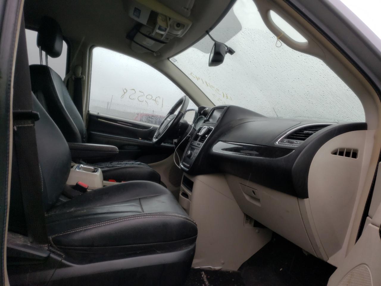 Photo 5 from auction – 2014 CHRYSLER TOWN & COU with VIN 2C4RC1BG9ER138633