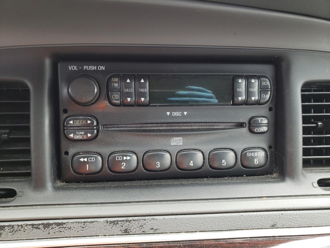 Photo 9 from auction – 2004 MERCURY GRAND MARQ with VIN 2MEFM74W64X604888