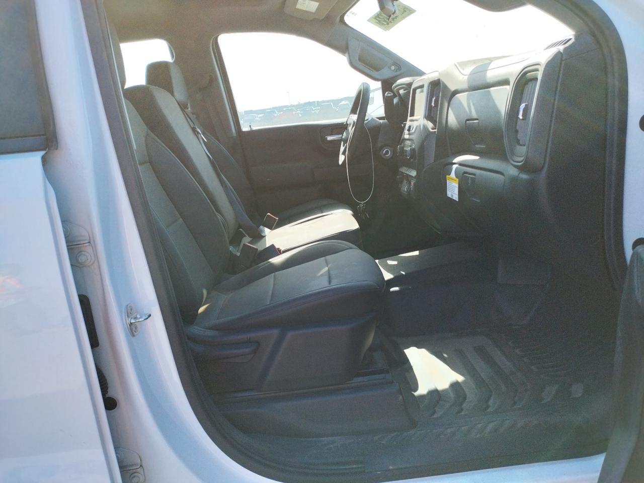 Photo 5 from auction – 2019 CHEVROLET SILVERADO with VIN 1GCUYAEF3KZ309814