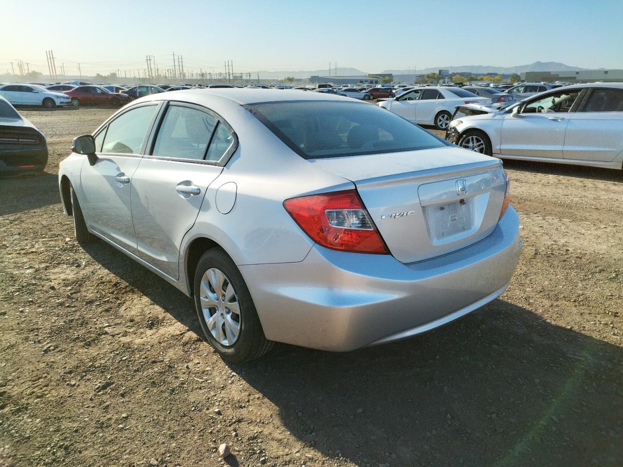 Zdjęcie 3 z aukcji – 2012 HONDA CIVIC LX z VIN 2HGFB2F54CH563248