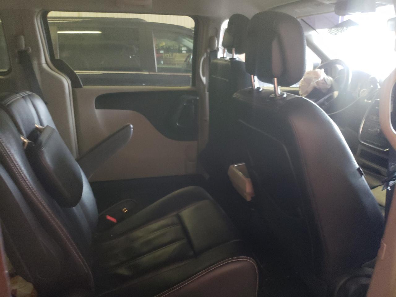 Photo 6 from auction – 2014 CHRYSLER TOWN & COU with VIN 2C4RC1BG6ER314652