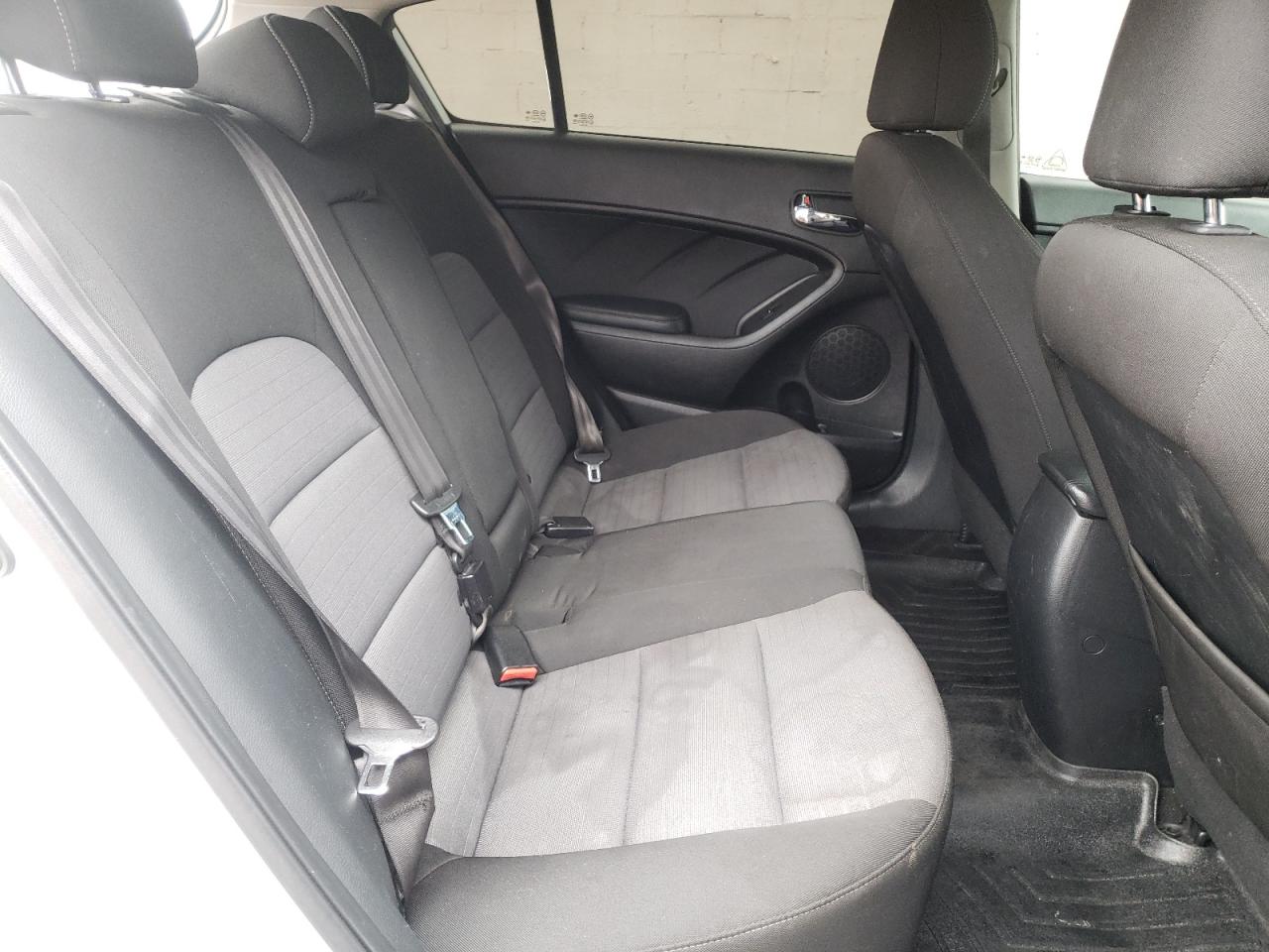 Photo 6 from auction – 2016 KIA FORTE EX with VIN KNAFX5A8XG5629251
