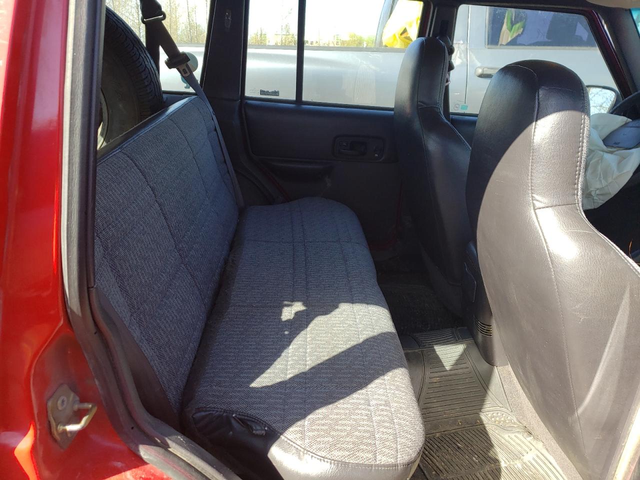Photo 6 from auction – 2000 JEEP CHEROKEE S with VIN 1J4FF48S7YL270336