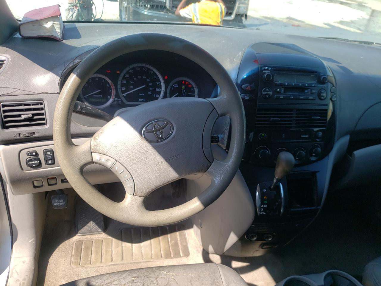 Photo 9 from auction – 2004 TOYOTA SIENNA CE with VIN 5TDZA23C44S177482