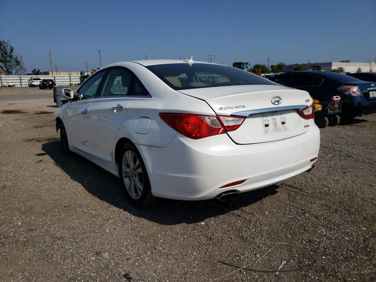 Photo 3 from auction – 2011 HYUNDAI SONATA SE with VIN 5NPEC4AB1BH307607