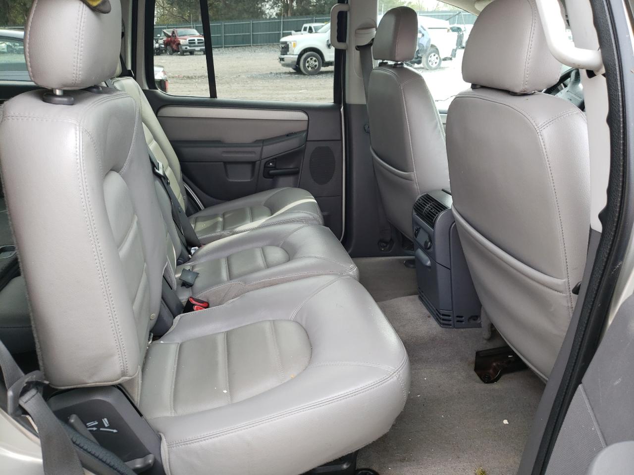 Photo 6 from auction – 2004 FORD EXPLORER X with VIN 1FMZU73K94UB09763