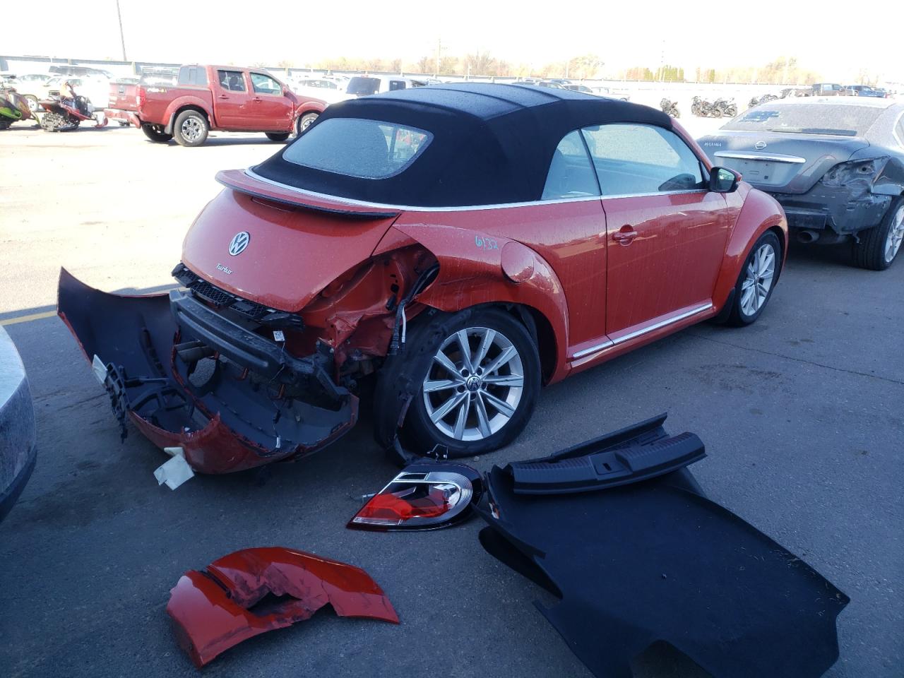 Photo 4 from auction – 2018 VOLKSWAGEN BEETLE S with VIN 3VW5DAAT2JM507857