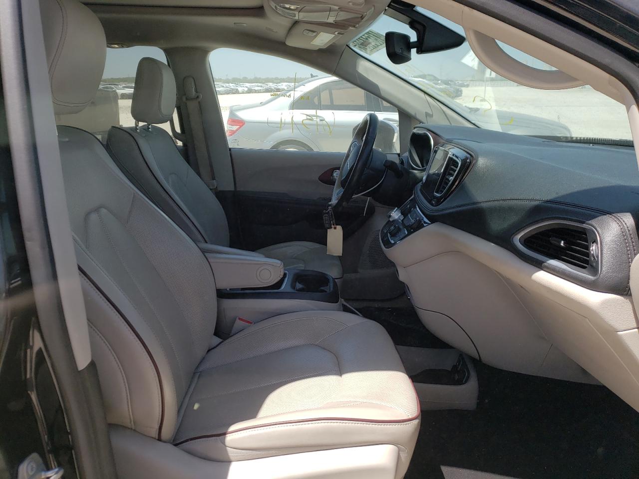 Фото 5 с аукциона – 2020 CHRYSLER PACIFICA L с VIN 2C4RC1GG4LR151313