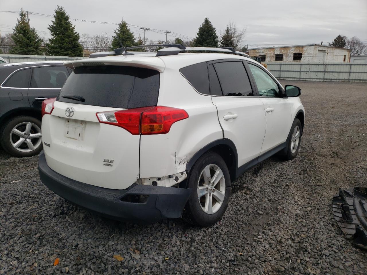 Photo 4 from auction – 2014 TOYOTA RAV4 XLE with VIN 2T3RFREVXEW164843