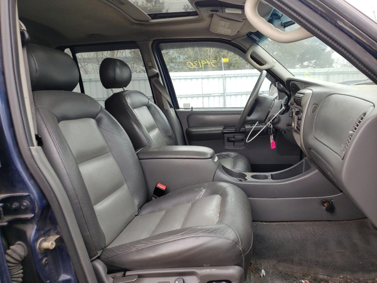 Photo 5 from auction – 2004 FORD EXPLORER S with VIN 1FMZU77K24UC03719