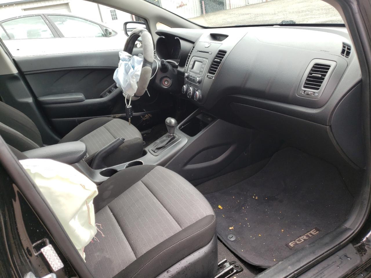 Photo 5 from auction – 2016 KIA FORTE LX with VIN KNAFK5A85G5593189