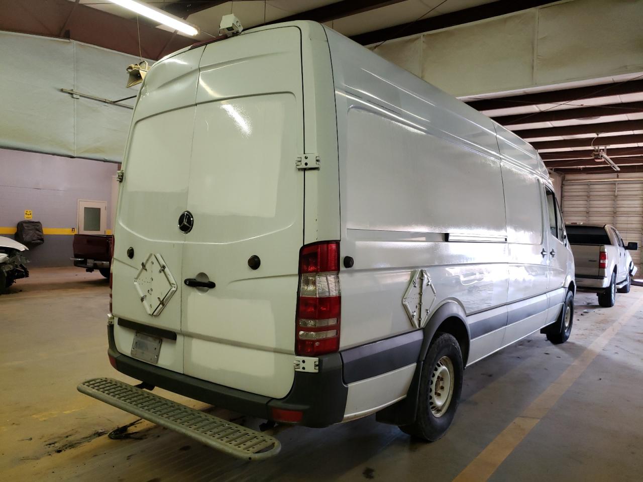 Photo 4 from auction – 2014 MERCEDES-BENZ SPRINTER 2 with VIN WD3PE8DE5E5821636