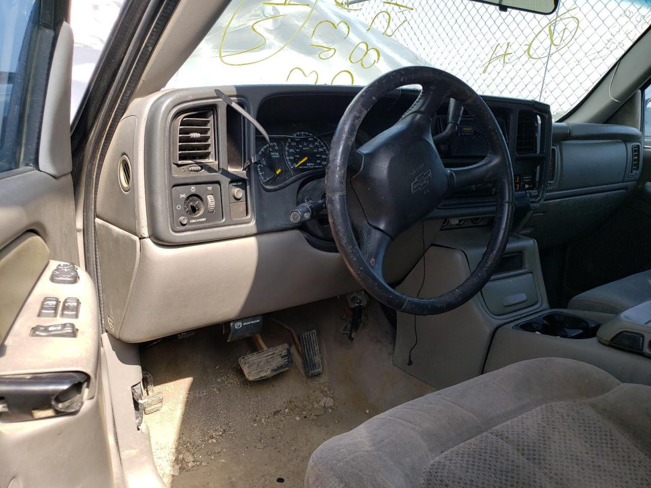 Photo 9 from auction – 2000 CHEVROLET SILVERADO with VIN 2GCEC19T3Y1393671