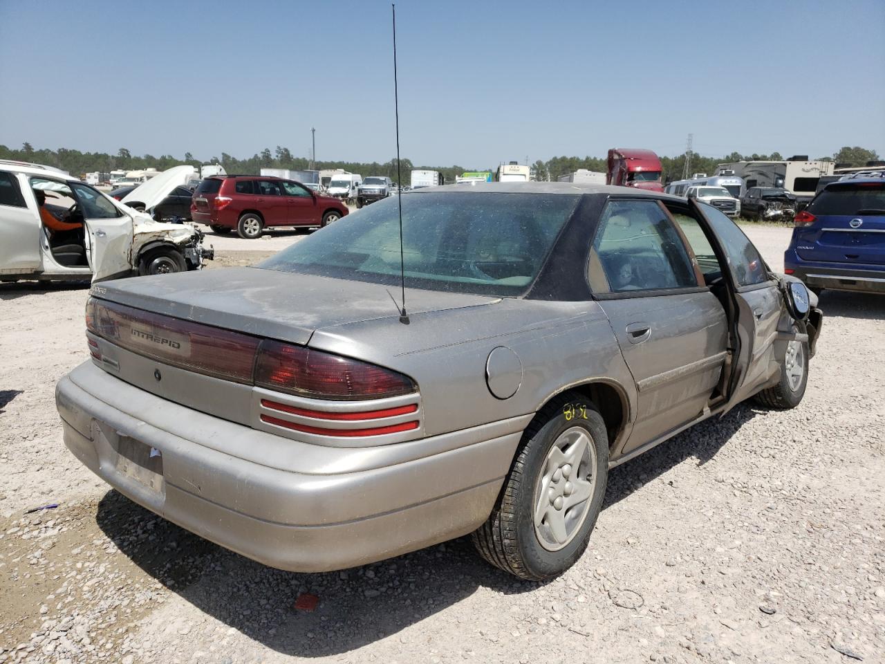Photo 4 from auction – 1996 DODGE INTREPID with VIN 2B3HD46T5TH132950