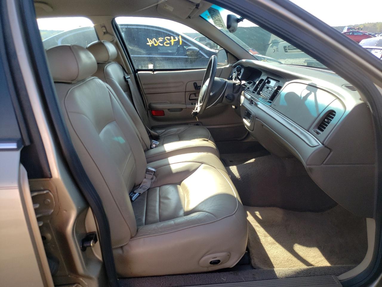 Photo 5 from auction – 2000 FORD CROWN VICT with VIN 2FAFP74W9YX155811