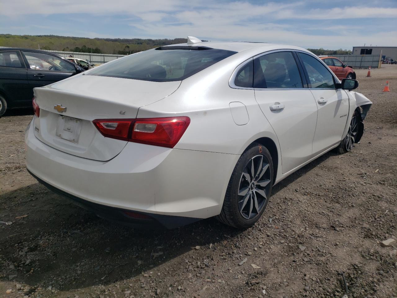 Photo 4 from auction – 2017 CHEVROLET MALIBU LT with VIN 1G1ZE5ST9HF163857