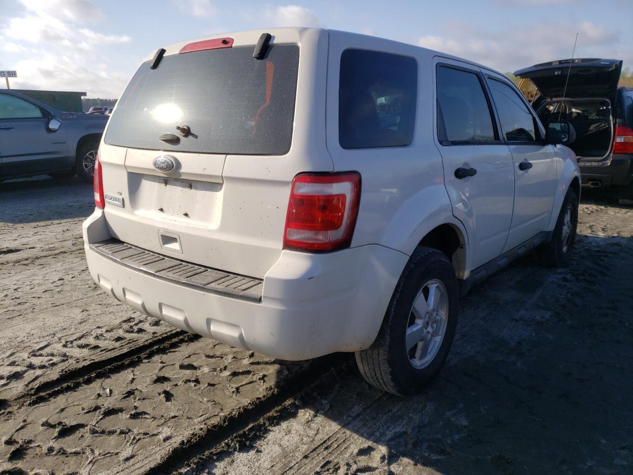Photo 4 from auction – 2012 FORD ESCAPE XLS with VIN 1FMCU0C74CKA54934