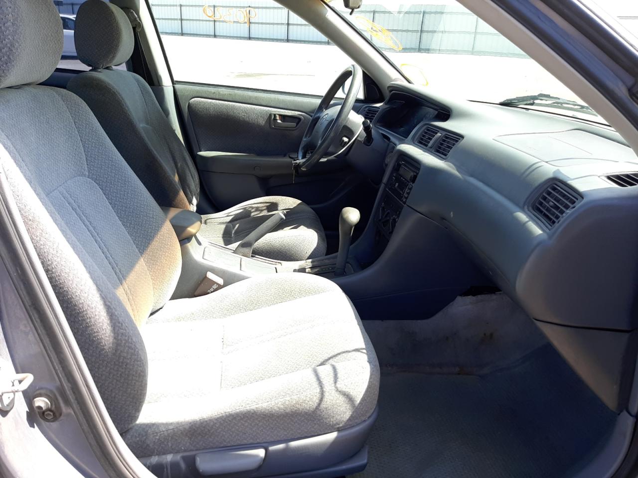 Photo 5 from auction – 2000 TOYOTA CAMRY CE with VIN 4T1BG22K1YU697239