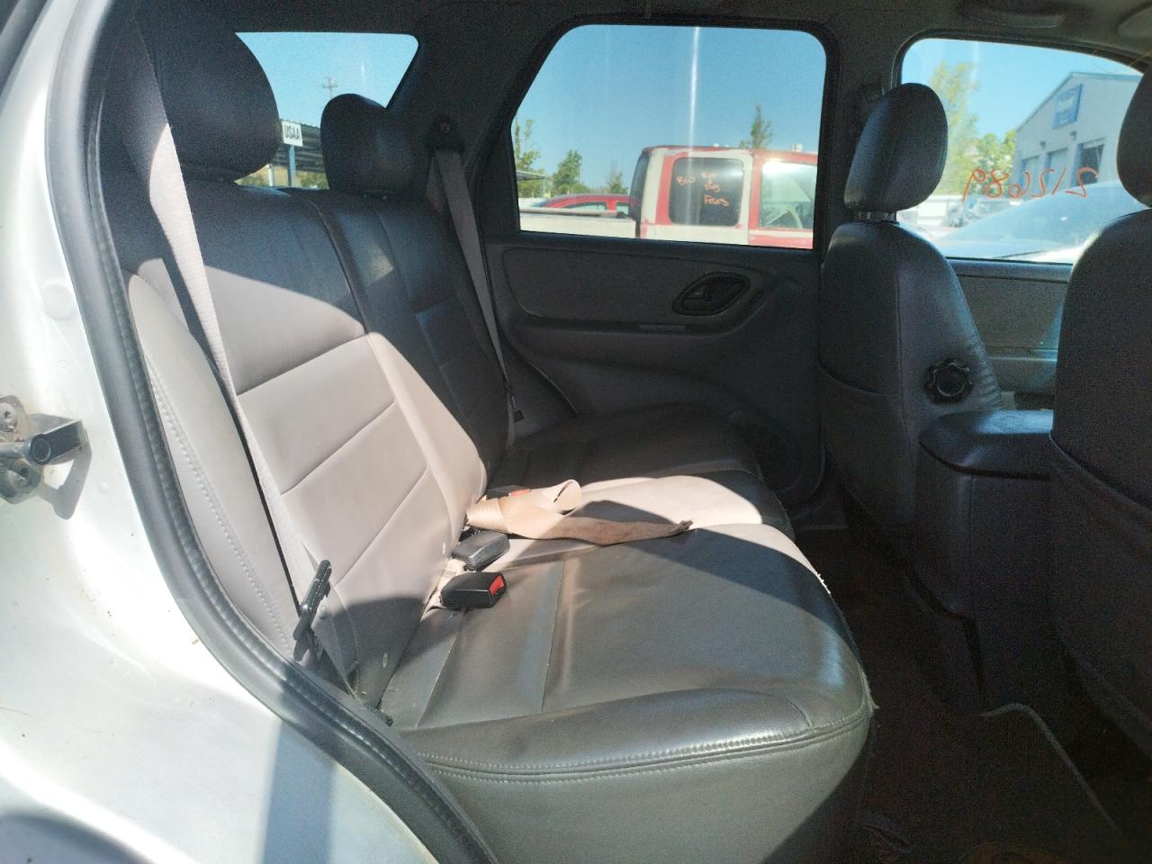 Photo 6 from auction – 2002 FORD ESCAPE XLT with VIN 1FMCU03192KB39343