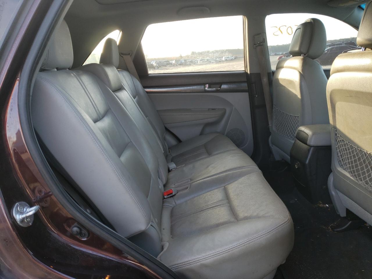 Photo 6 from auction – 2011 KIA SORENTO SX with VIN 5XYKW4A29BG132234