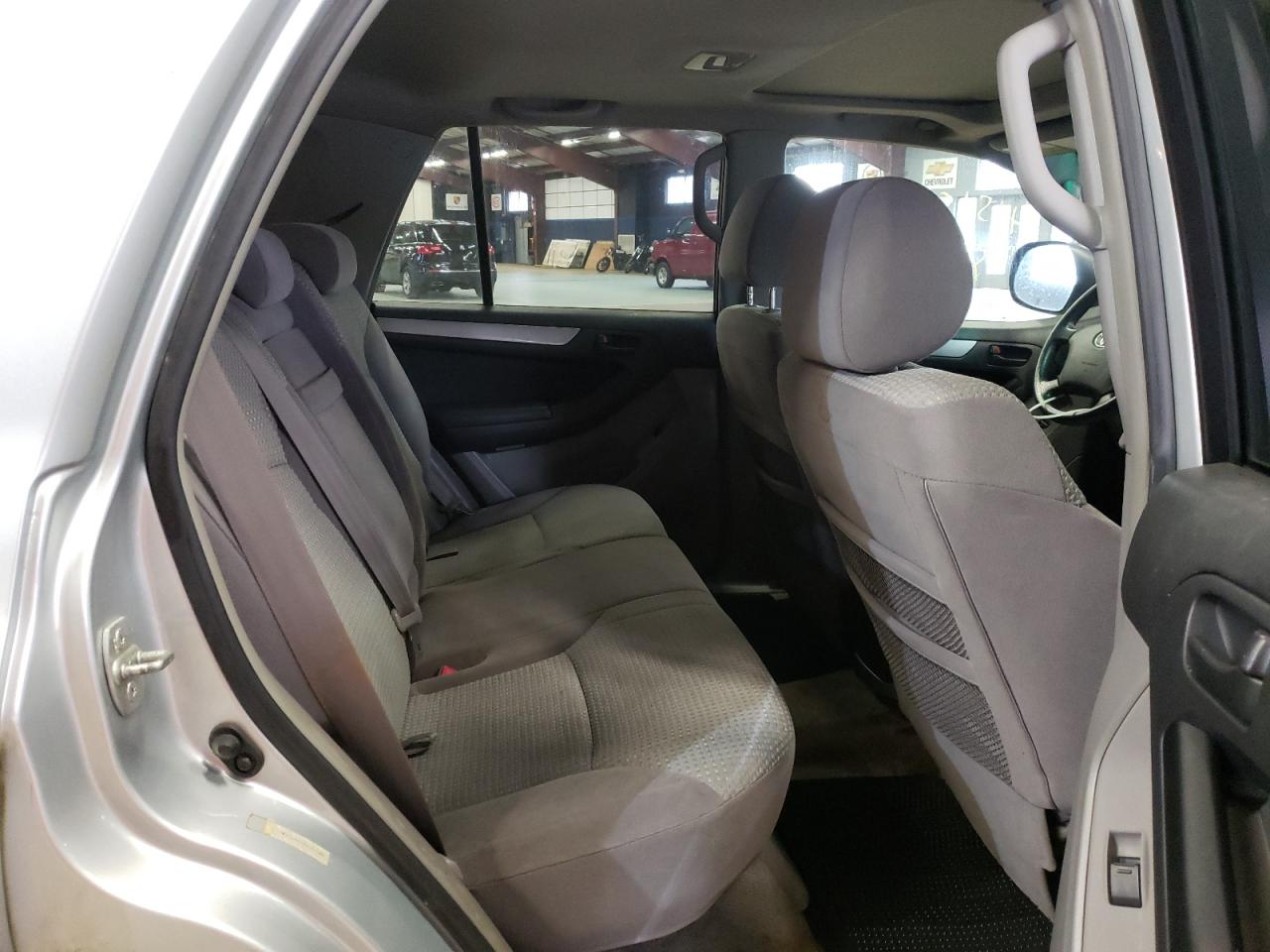 Photo 6 from auction – 2004 TOYOTA 4RUNNER SR with VIN JTEBU14R240041582