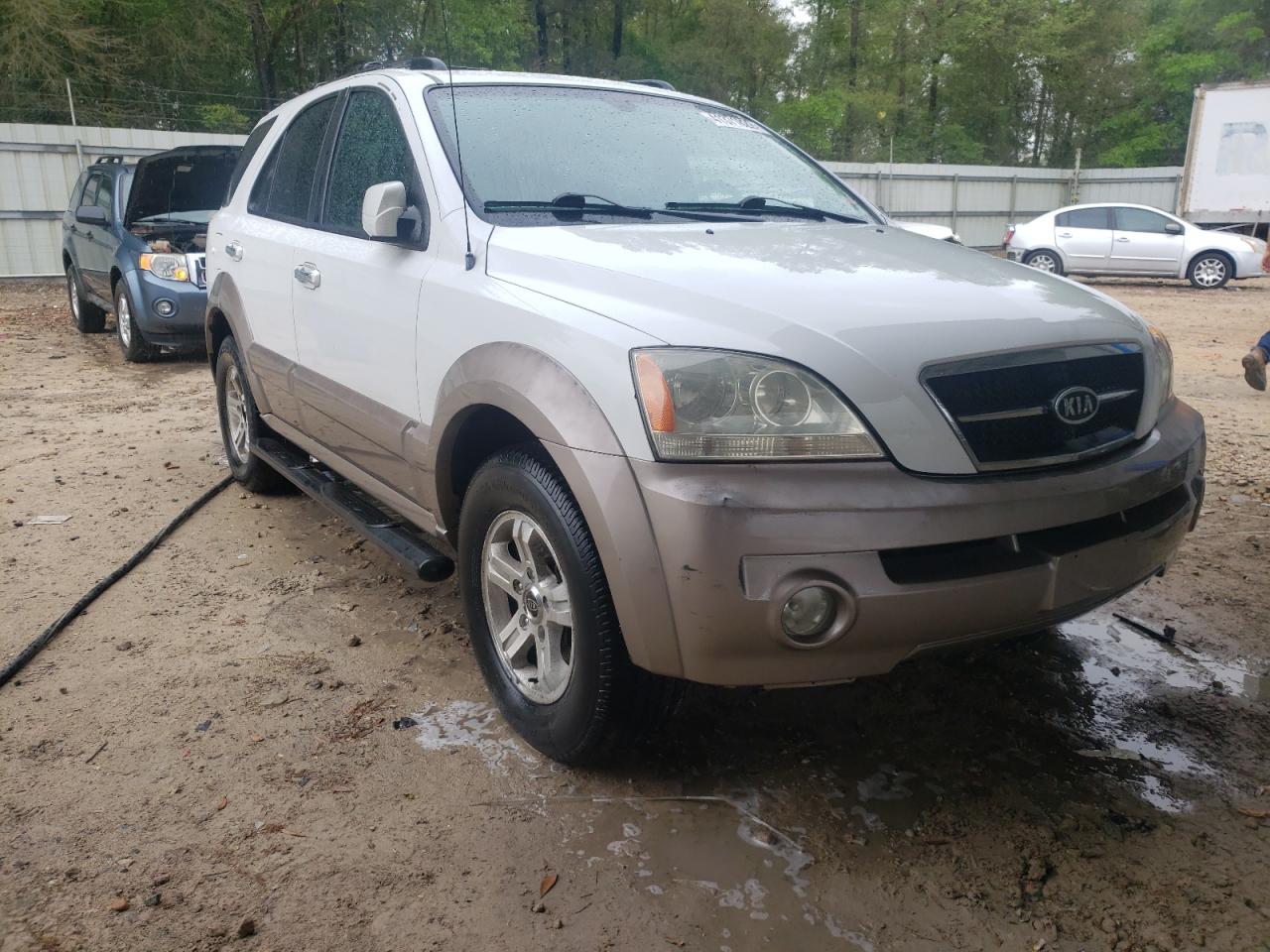KIA SORENTO EX 2004 with VIN KNDJD733445273233 - Photo from auction