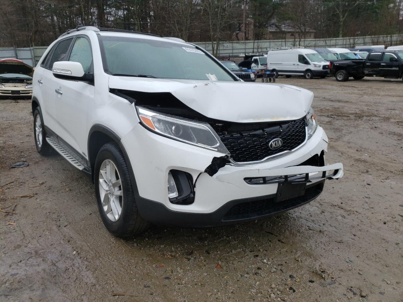 KIA SORENTO LX 2015 with VIN 5XYKTCA66FG633996 - Photo from auction