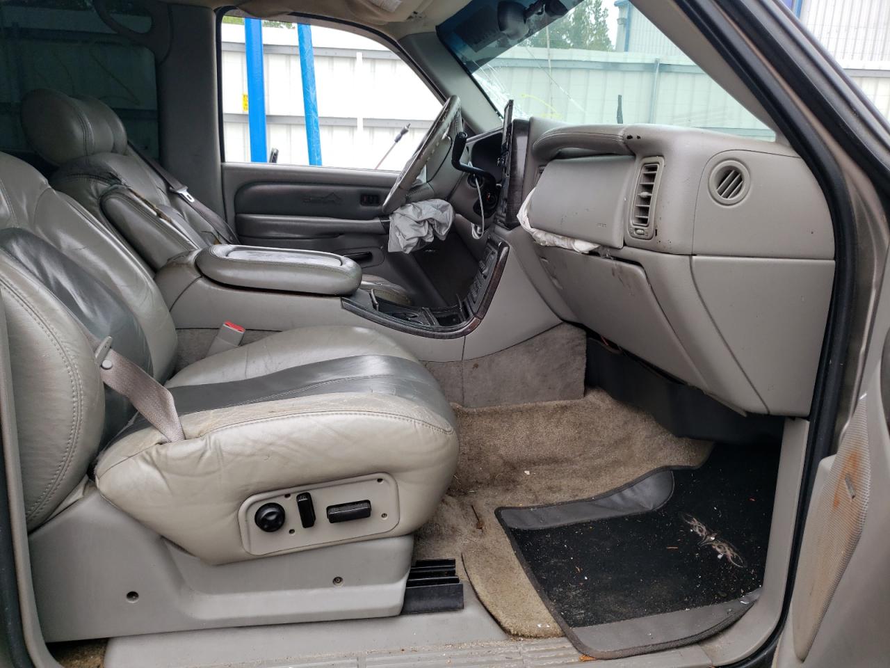 Photo 5 from auction – 2002 GMC DENALI XL with VIN 1GKFK66UX2J190733