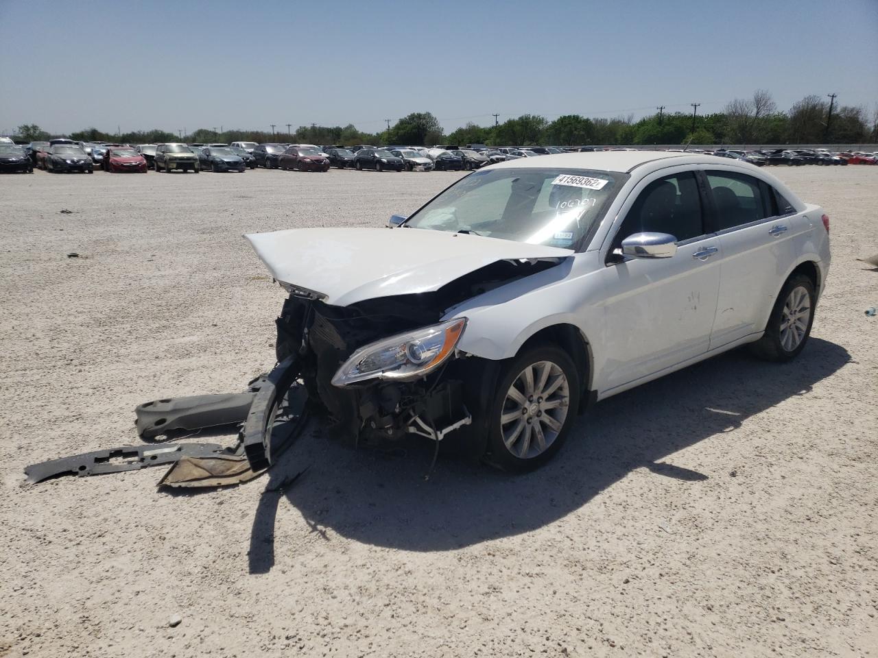 Photo 2 from auction – 2013 CHRYSLER 200 LIMITE with VIN 1C3CCBCGXDN522656