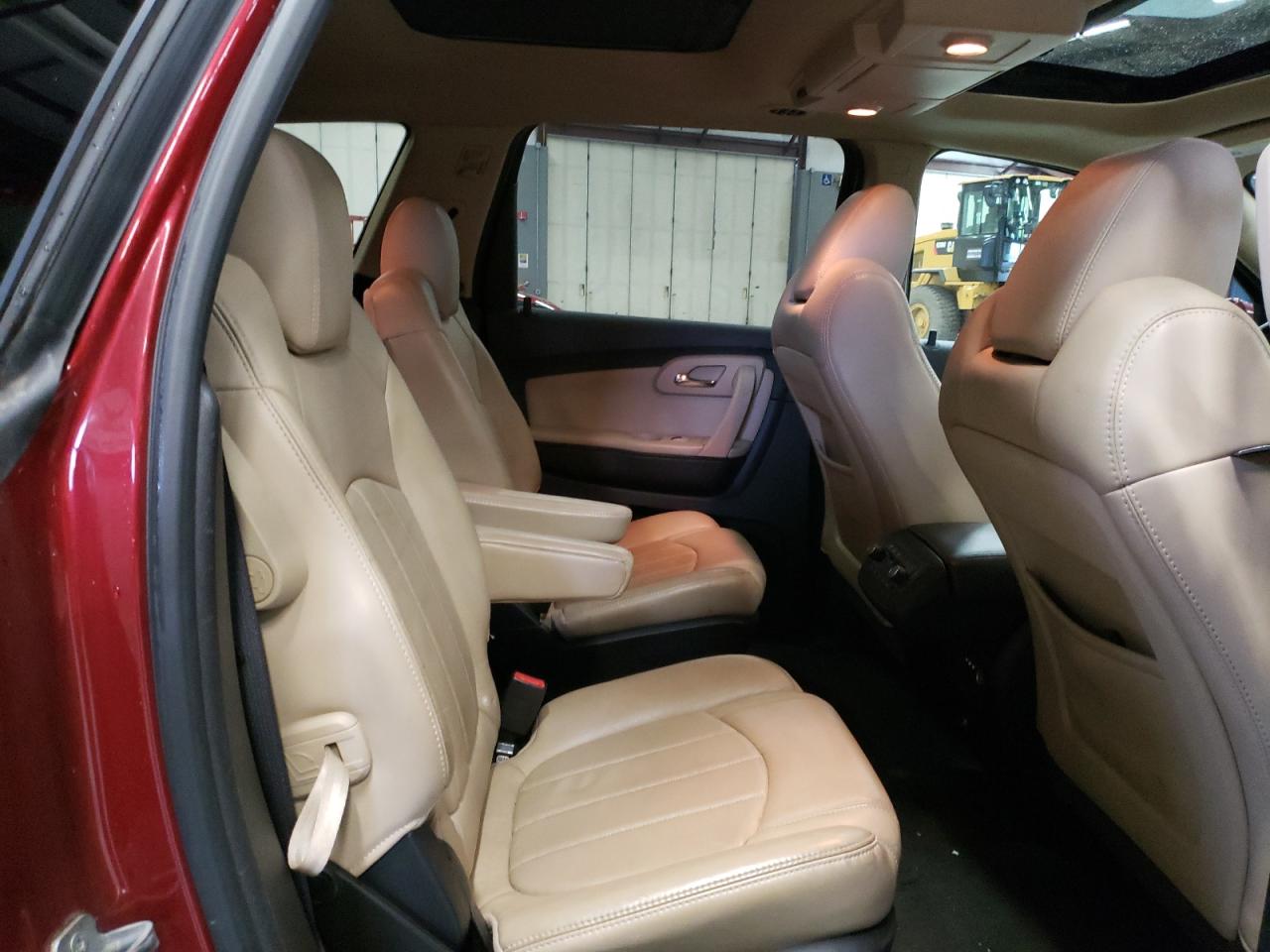 Photo 6 from auction – 2010 CHEVROLET TRAVERSE L with VIN 1GNLVHED7AS117273