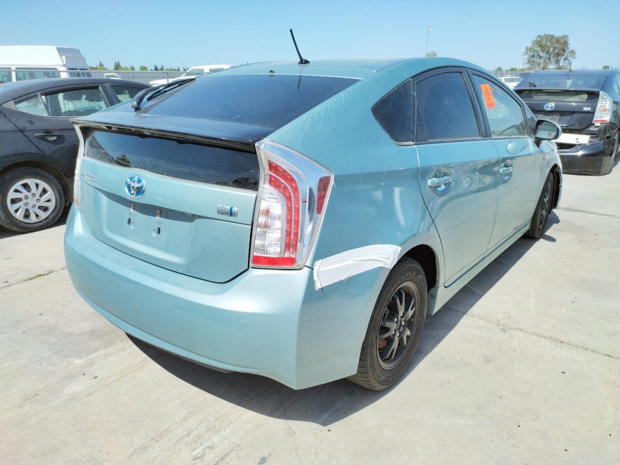 Photo 4 from auction – 2014 TOYOTA PRIUS with VIN JTDKN3DU1E1832067