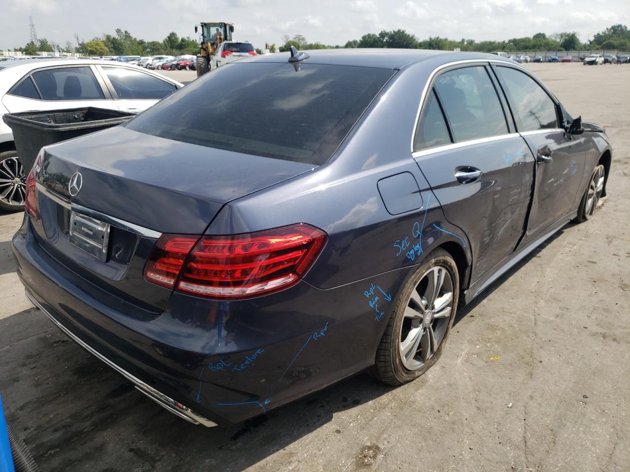 Photo 4 from auction – 2015 MERCEDES-BENZ E 350 with VIN WDDHF5KBXFB099457