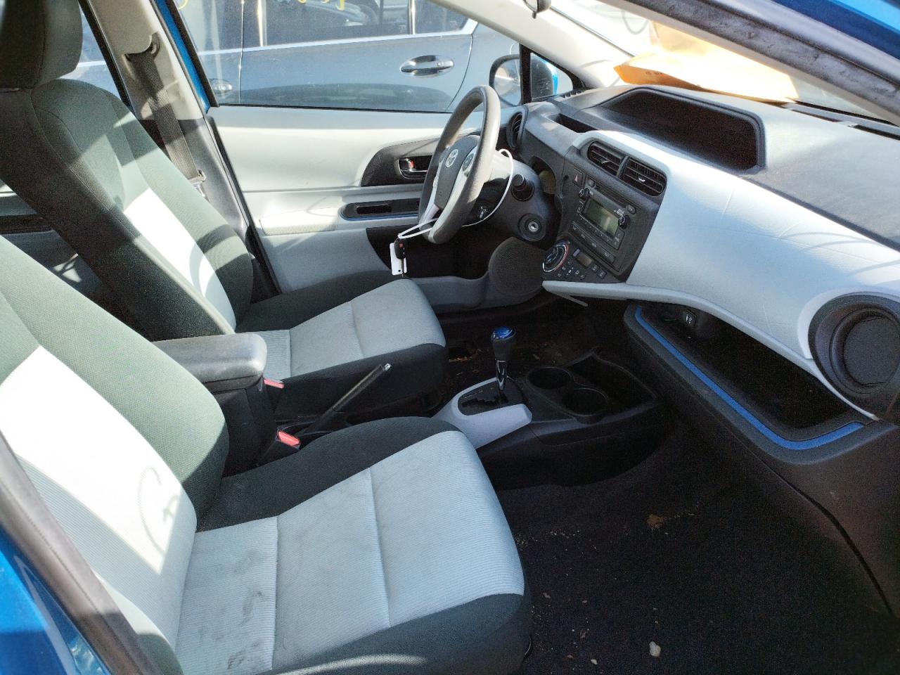 Photo 5 from auction – 2012 TOYOTA PRIUS C with VIN JTDKDTB37C1029371