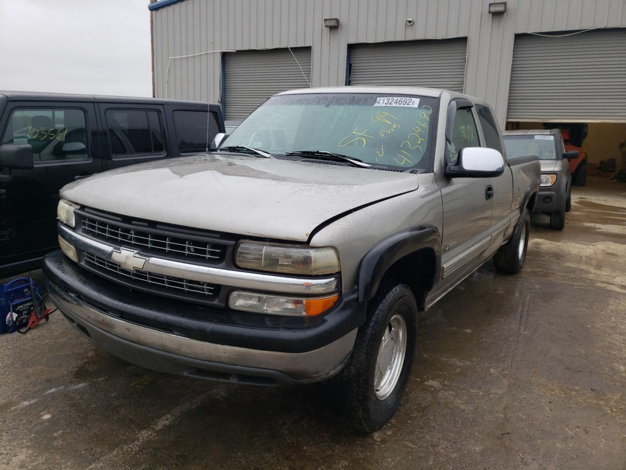 Photo 2 from auction – 1999 CHEVROLET SILVERADO with VIN 2GCEK19T1X1208292