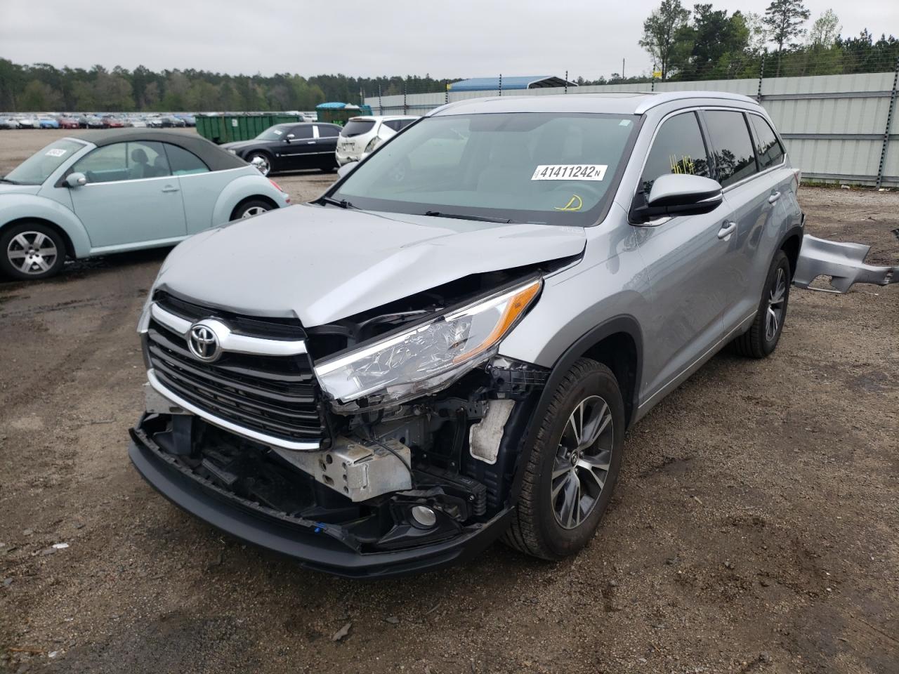 Photo 2 from auction – 2016 TOYOTA HIGHLANDER with VIN 5TDKKRFH5GS501218