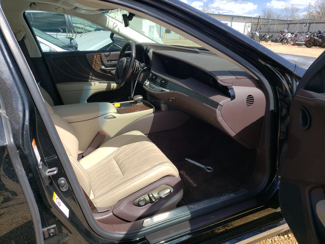 Photo 5 from auction – 2019 LEXUS LS 500 BAS with VIN JTHC51FF4K5006162