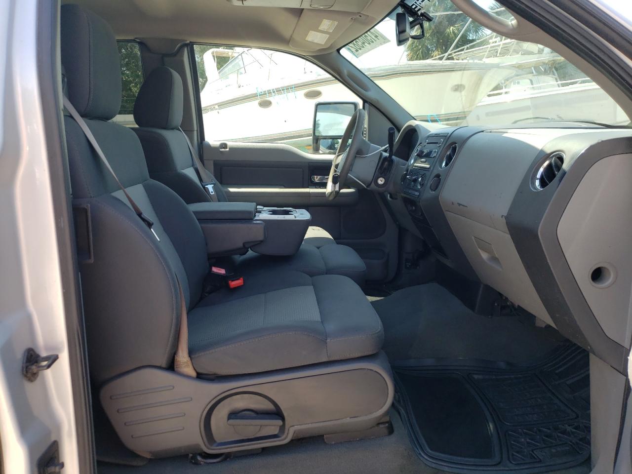 Photo 5 from auction – 2008 FORD F150 with VIN 1FTVX145X8KB82142