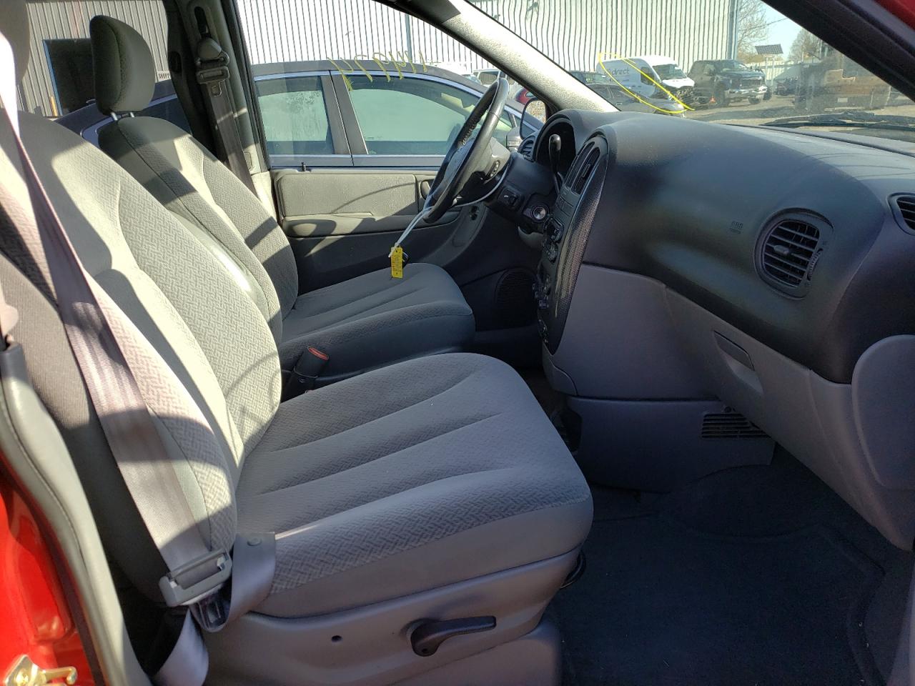Photo 5 from auction – 2005 DODGE GRAND CARA with VIN 2D4GP44L55R172465