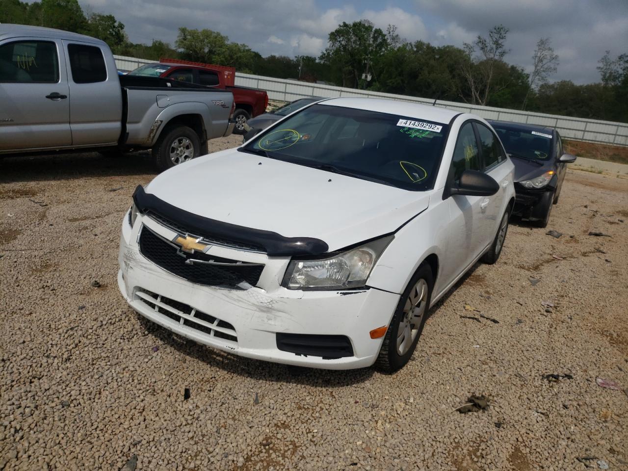 Photo 2 from auction – 2012 CHEVROLET CRUZE LS with VIN 1G1PC5SH2C7386091