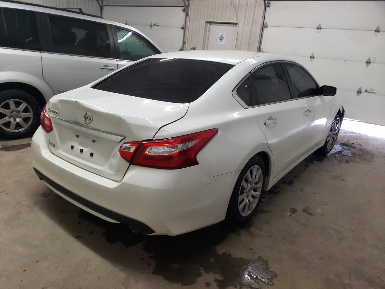 Photo 4 from auction – 2016 NISSAN ALTIMA 2.5 with VIN 1N4AL3AP0GN353088