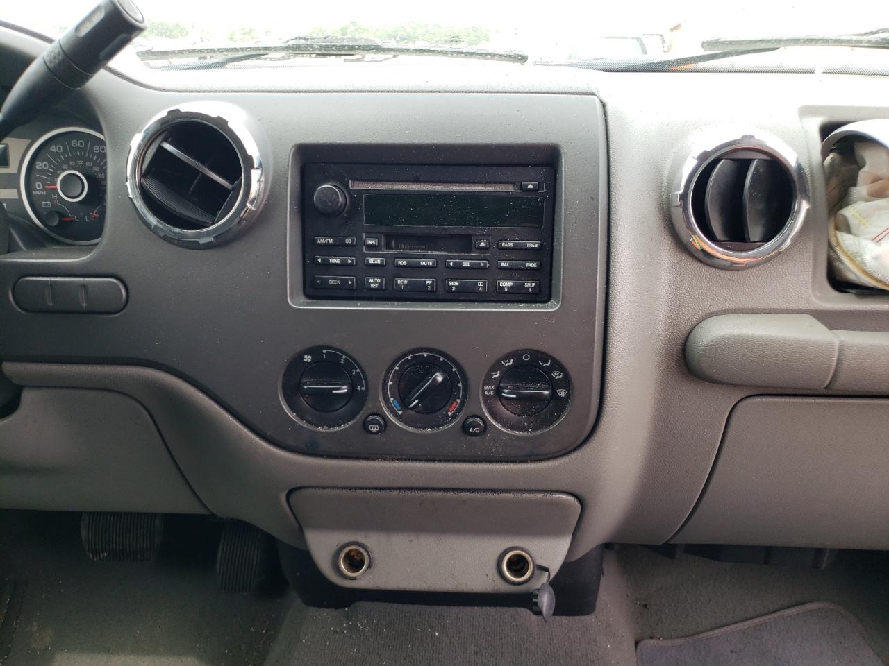 Photo 9 from auction – 2005 FORD EXPEDITION with VIN 1FMPU13545LA52636