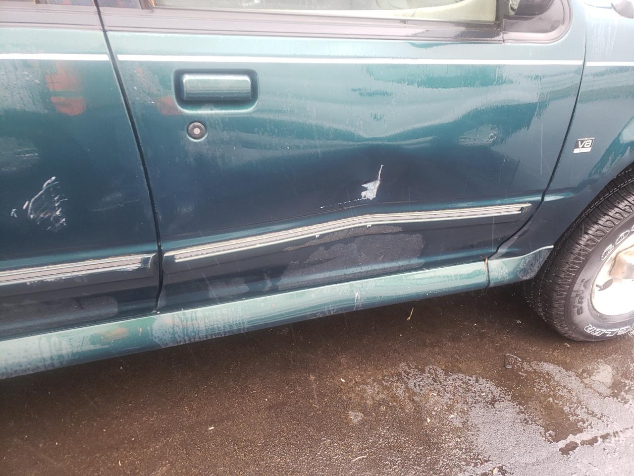 Photo 9 from auction – 1997 FORD EXPLORER with VIN 1FMDU35P5VUC27953