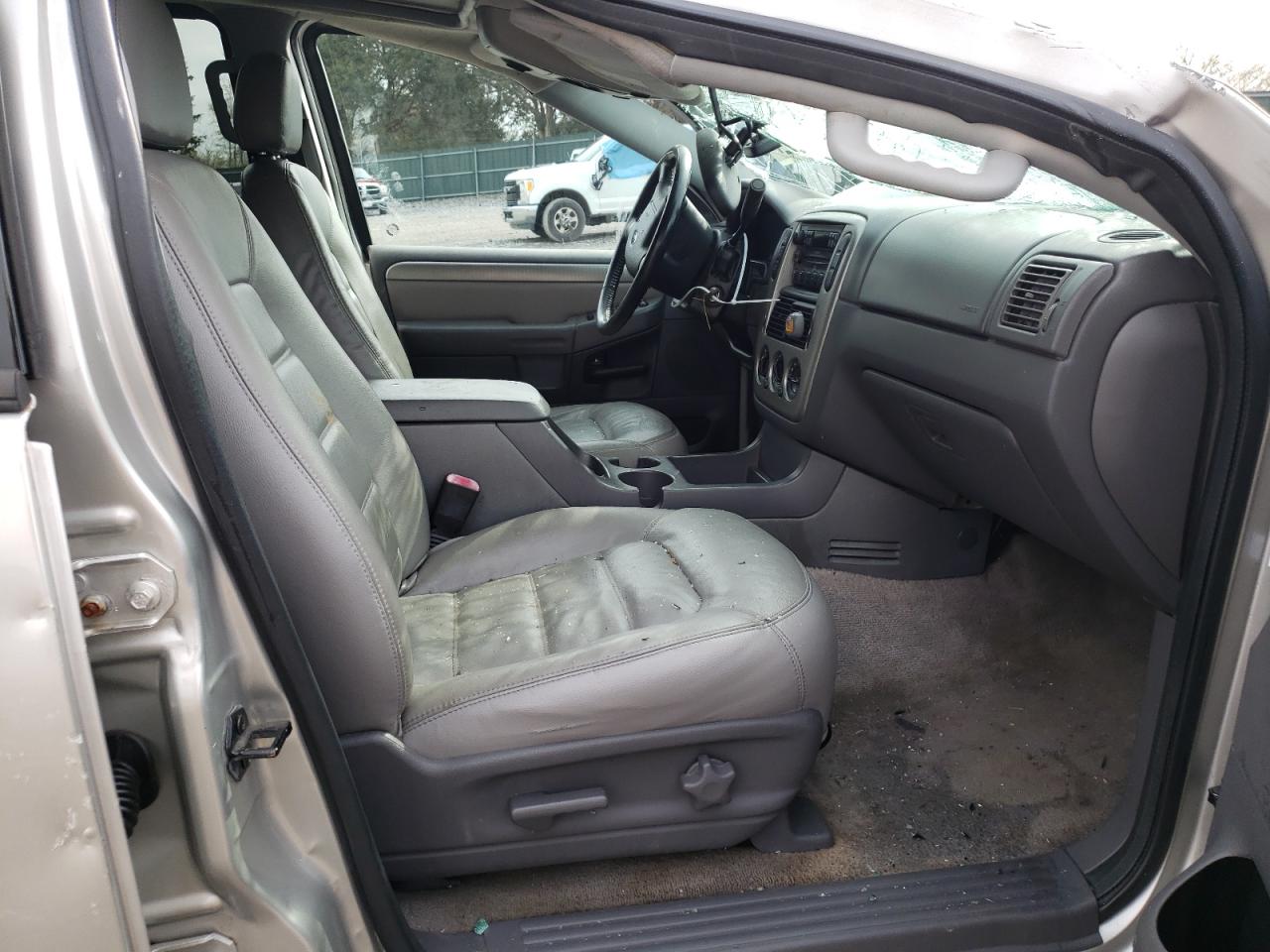Photo 5 from auction – 2004 FORD EXPLORER X with VIN 1FMZU73K94UB09763