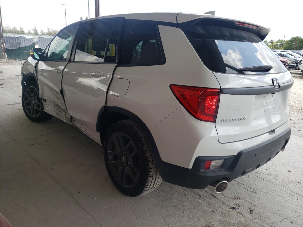 Photo 3 from auction – 2022 HONDA PASSPORT E with VIN 5FNYF7H59NB001134